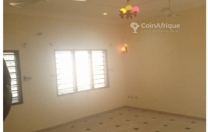 APPARTEMENT SANITAIRE ENTREE PERSONNELLE