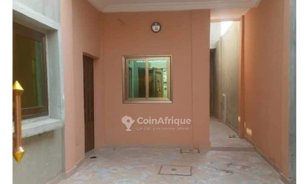 ENTREE PERSONNELLE D&rsquo;UN APPARTEMENT SANITAIRE