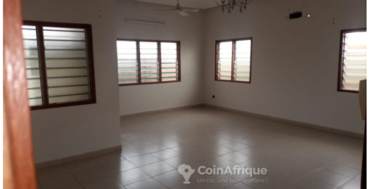 APPARTEMENT SANITAIRE ENTREE PERSONNELLE