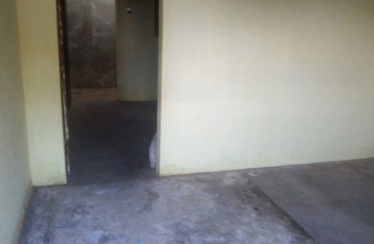 Chambre salon ordinaire à louer disponible à Gbodjè