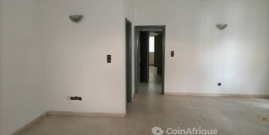 APPARTEMENT SANITAIRE  ENTREE PERSONNELLE