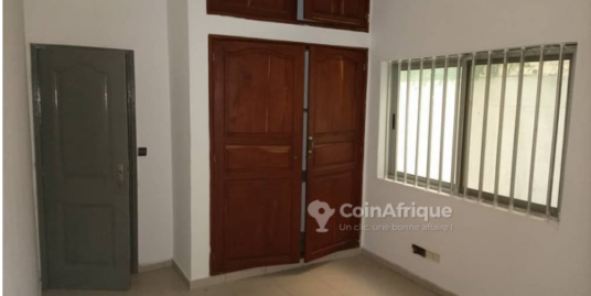 APPARTEMENT SANITAIRE TRES NICKEL