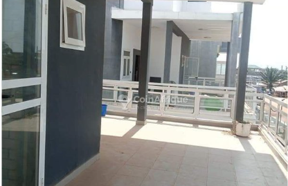 APPARTYEMENT SANITAIRE STAFFE TRES MODERNE