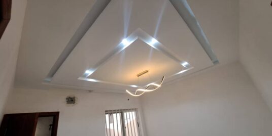 APPARTEMENT DE 3 CHAMBRES ET SALON SANITAIRES À LOUER, ST JEAN – CARREFOUR COSSI – ROND-POINT ÉTOILE ROUGE – COTONOU